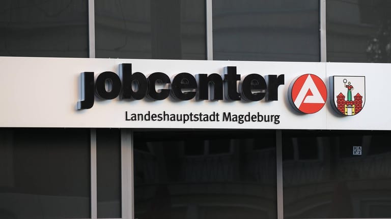 Jobcenter in Magdeburg: Die Linken fordern eine bessere Betreuung und Vermittlung von Langzeitarbeitslosen.