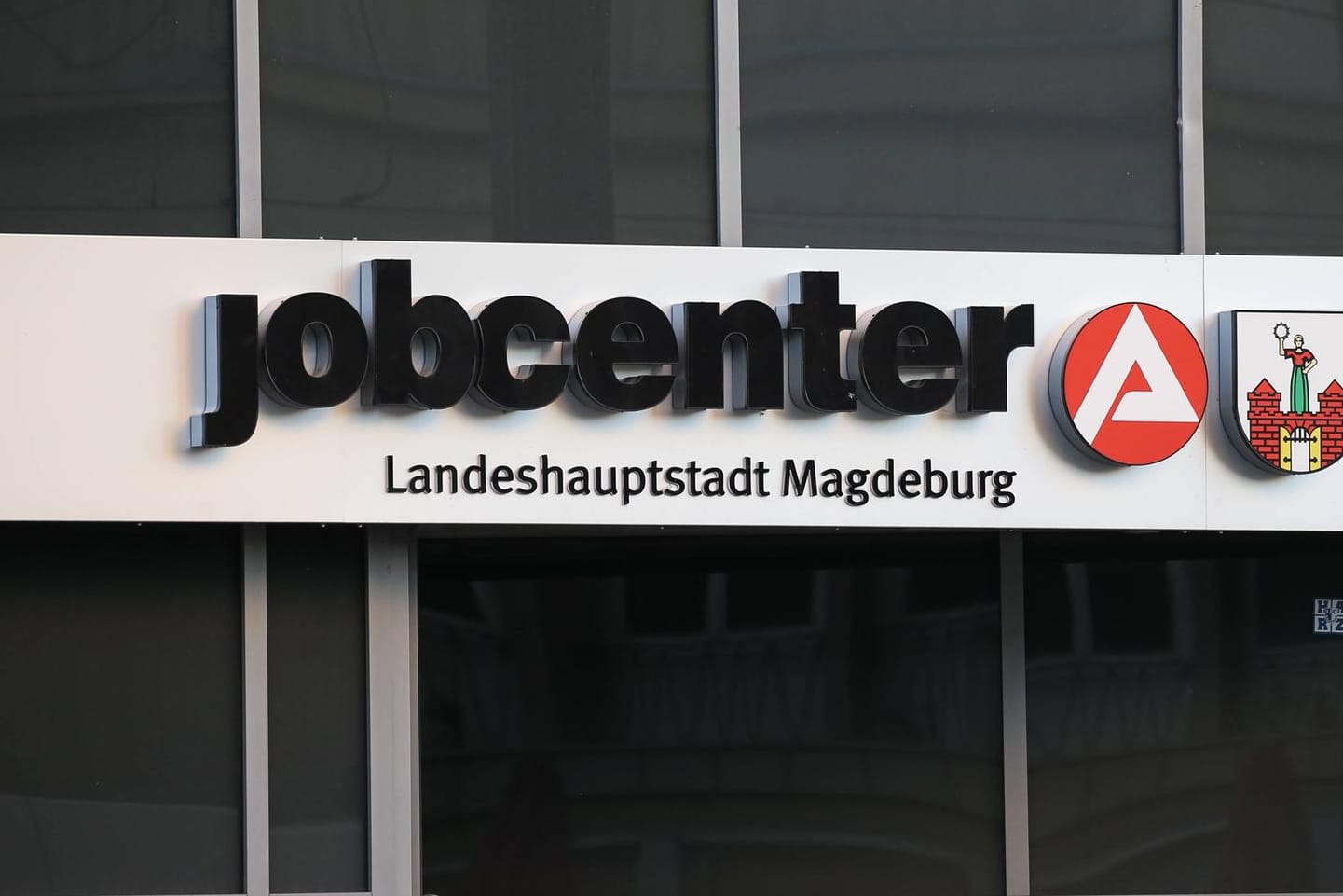 Jobcenter in Magdeburg: Die Linken fordern eine bessere Betreuung und Vermittlung von Langzeitarbeitslosen.