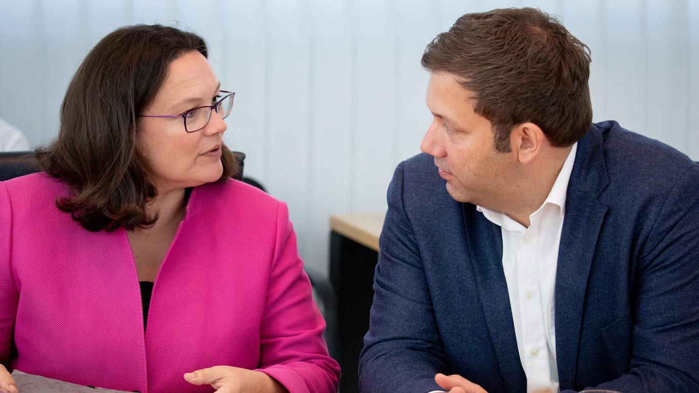SPD-Chefin Andrea Nahles und Generalsekretär Lars Klingbeil: Sie sprechen entschlossen, aber sie drohen noch nicht.