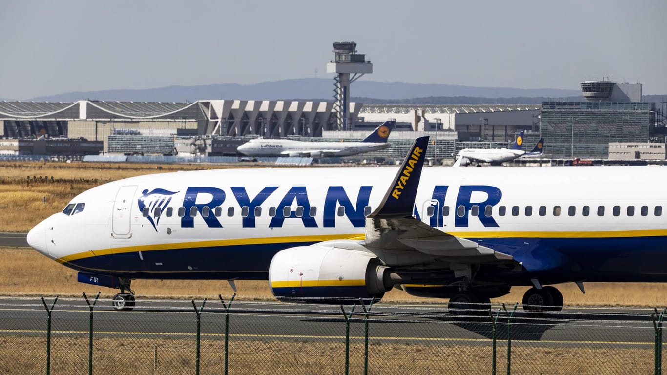 Maschine von Ryanair am Frankfurter Flughafen: Am 28. September wird in Italien, Portugal, Spanien, Belgien und den Niederlanden gegen die Arbeitsbedingungen bei Ryanair gestreikt.