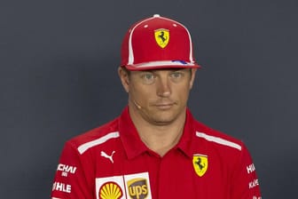 Kimi Räikkönen auf der Pressekonferenz in Singapur.