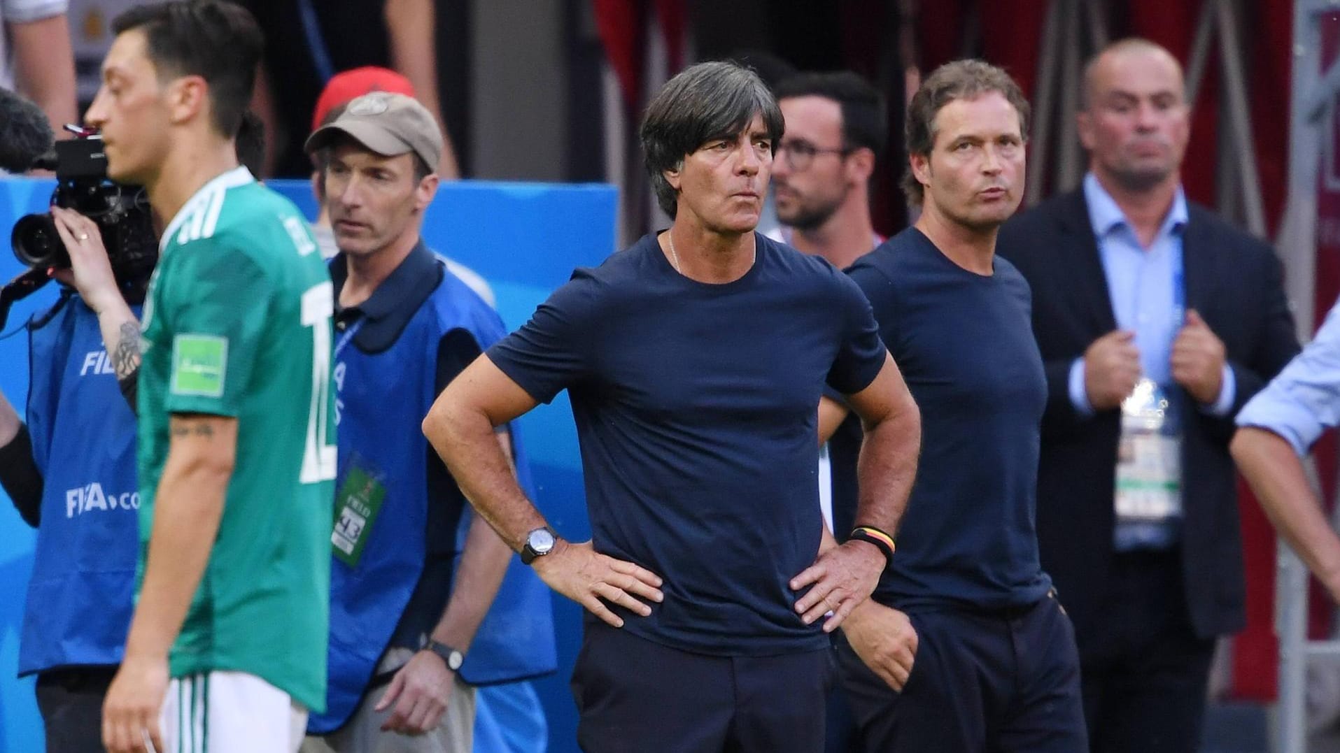 Geschichte: Der mittlerweile zurückgetretene Özil (li.) und Löw bei der WM.