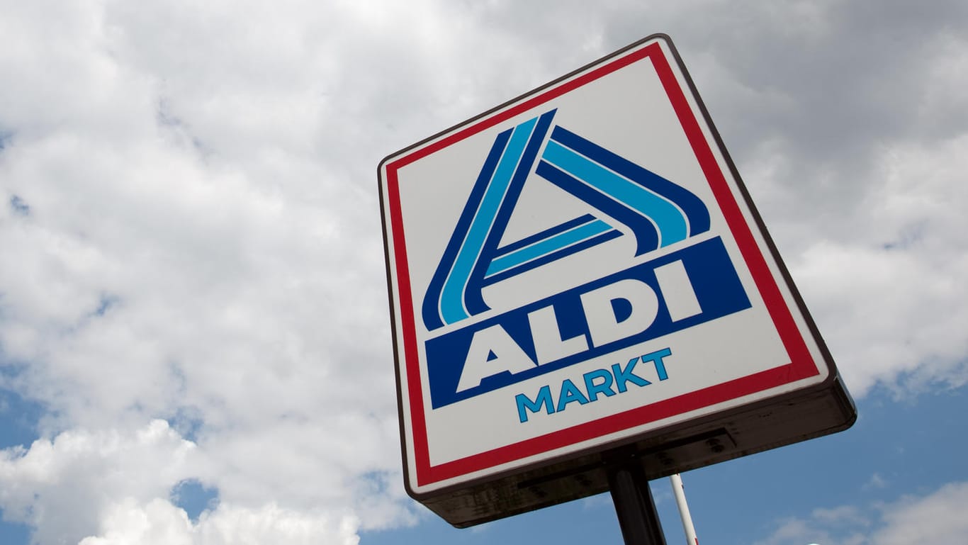 Aldi-Nord-Logo: Der Supermarkt-Discounter Aldi-Nord ruft die Fleischbällchen "Skandinavic's Köttbullar" zurück.