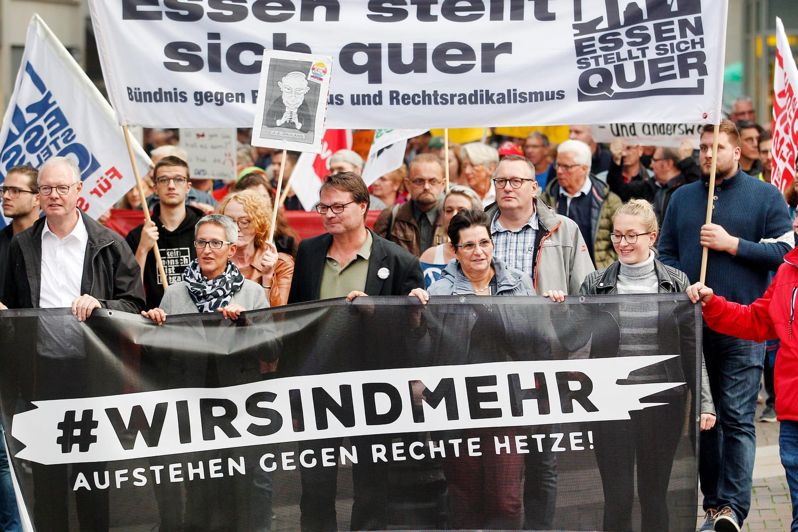 Demonstranten in Essen: Anlass für die Demonstration sind die fremdenfeindlichen Aufmärsche in Chemnitz.