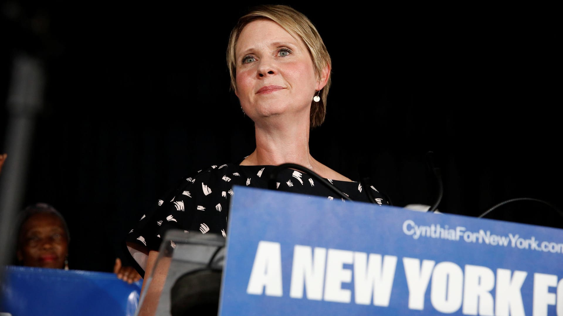 Cynthia Nixon vor Unterstützern am Wahltag: Die Schauspielerin unterlag ihrem Kontrahenten in der Vorwahl. Cynthia Nixon vor Unterstützern am Wahltag: Die Schauspielerin unterlag ihrem Kontrahenten in der Vorwahl.