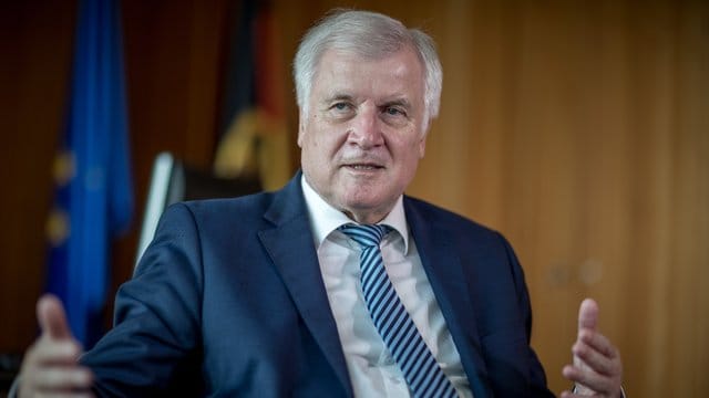 Sieht keine Koalitionskrise: CSU-Chef und Innenminister Horst Seehofer. Sieht keine Koalitionskrise: CSU-Chef und Innenminister Horst Seehofer.