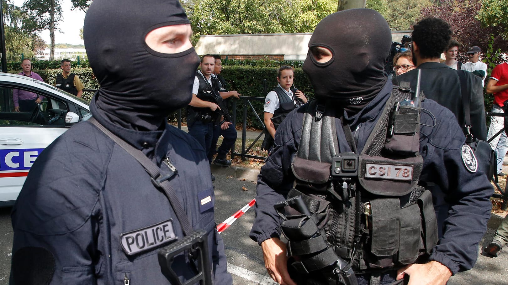 Französische Polizisten in Trappes (Archivbild): In Frankreich kommt es immer wieder zu terroristisch motivierten Verbrechen. Französische Polizisten in Trappes (Archivbild): In Frankreich kommt es immer wieder zu terroristisch motivierten Verbrechen.