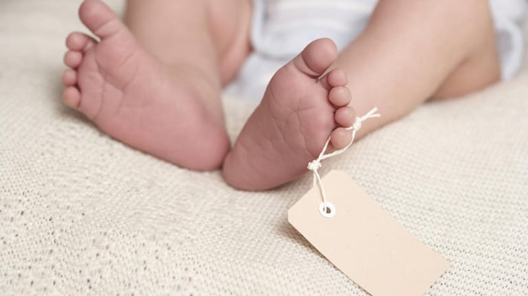 Ein Neugeborenes im Krankenhausbett: Eine neuseeländische Pornoseite hat offenbar Daten von Säuglingen missbraucht.