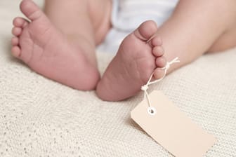 Ein Neugeborenes im Krankenhausbett: Eine neuseeländische Pornoseite hat offenbar Daten von Säuglingen missbraucht.