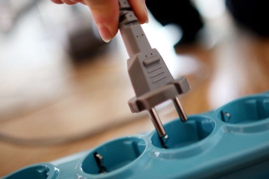 Laut Verivox ist der Strompreis in den vergangenen Jahren deutlich stärker gestiegen als die Hartz-IV-Sätze. Laut Verivox ist der Strompreis in den vergangenen Jahren deutlich stärker gestiegen als die Hartz-IV-Sätze.