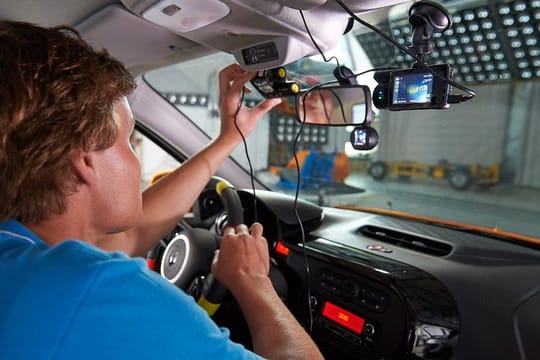 Viele auf dem Markt verfügbaren Dashcams weisen wesentliche Schwächen auf.