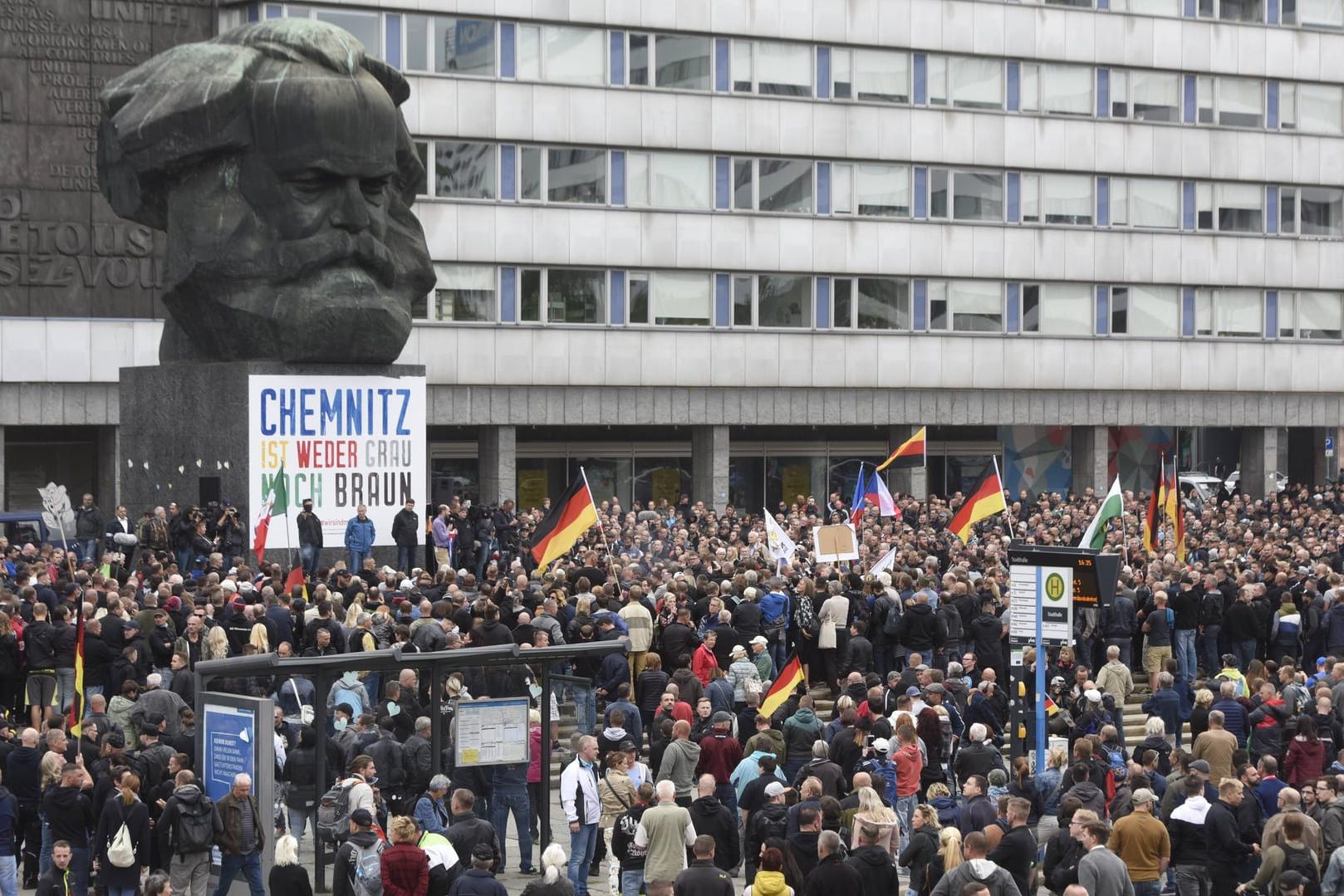 Die Bürgerbewegung Pro Chemnitz: In Chemnitz war am letzten Augustwochenende ein 35-jähriger Mann erstochen worden.