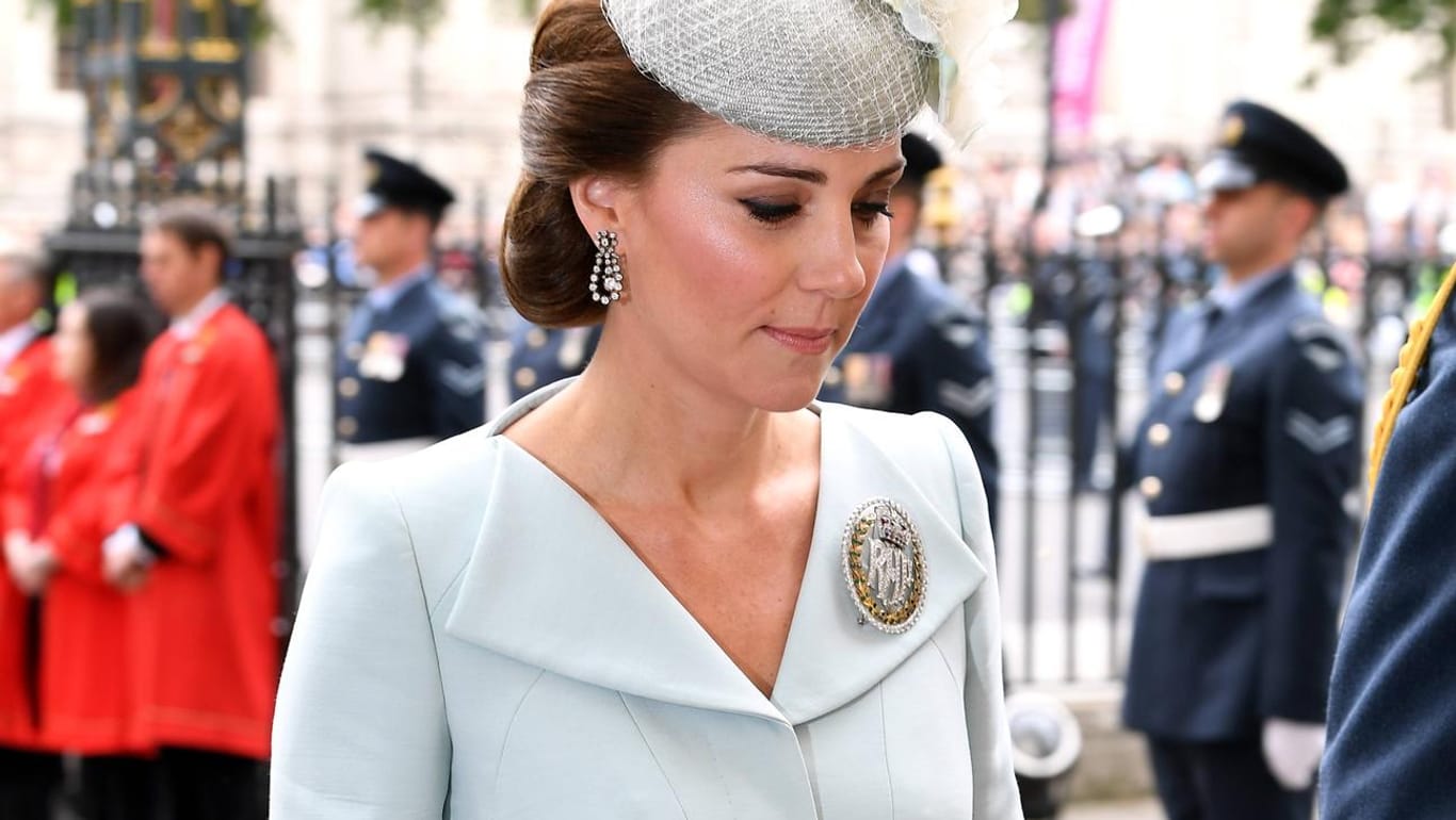 Überraschungsauftritt: Bei den Feierlichkeiten für die Royal Air Force ließ sich Herzogin Kate trotz Erziehungsurlaubs blicken.