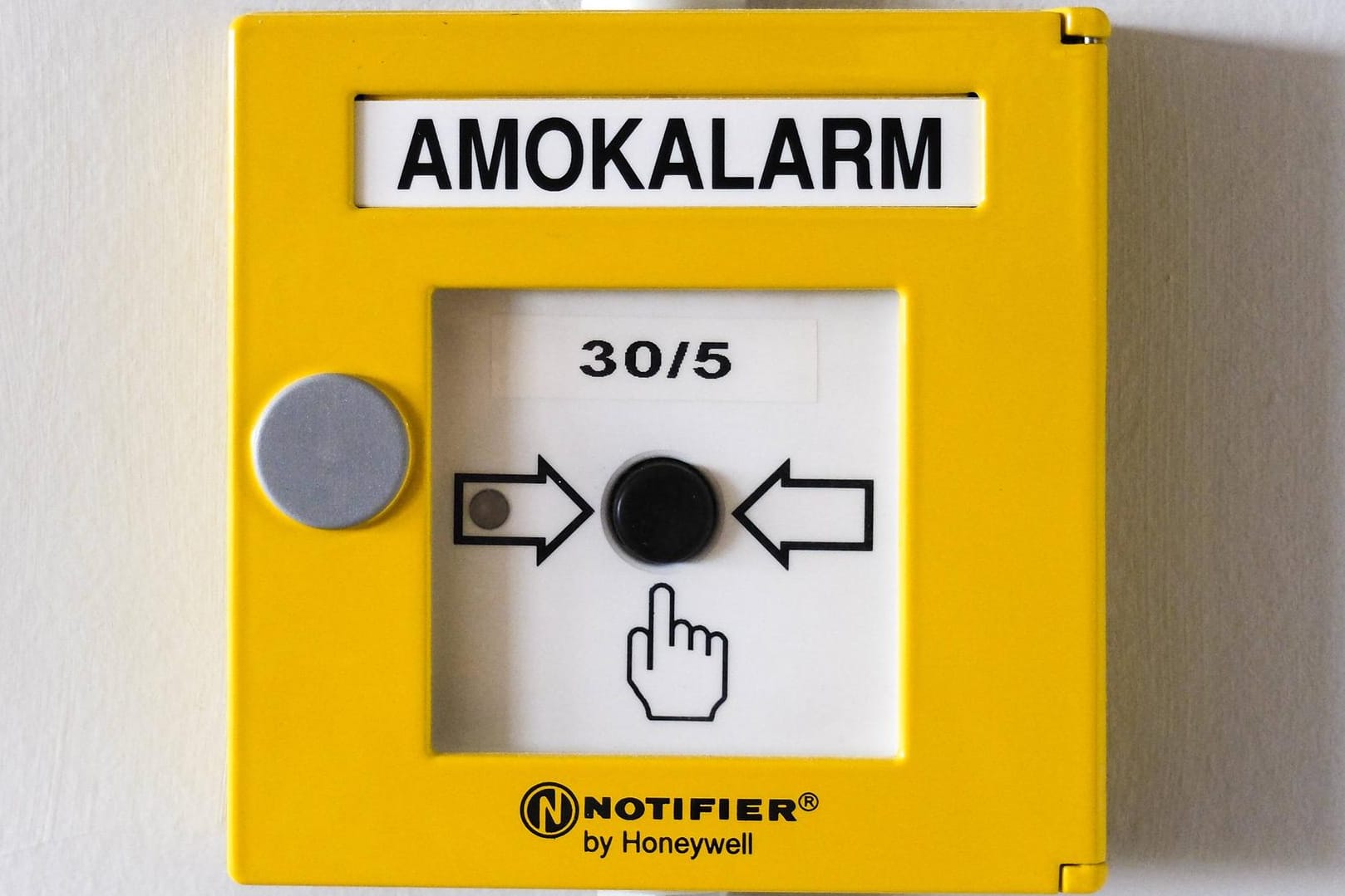 Klingelknopf für einen Amokalarm: Die Schule in Berlin musste geräumt werden. (Symbolbild)