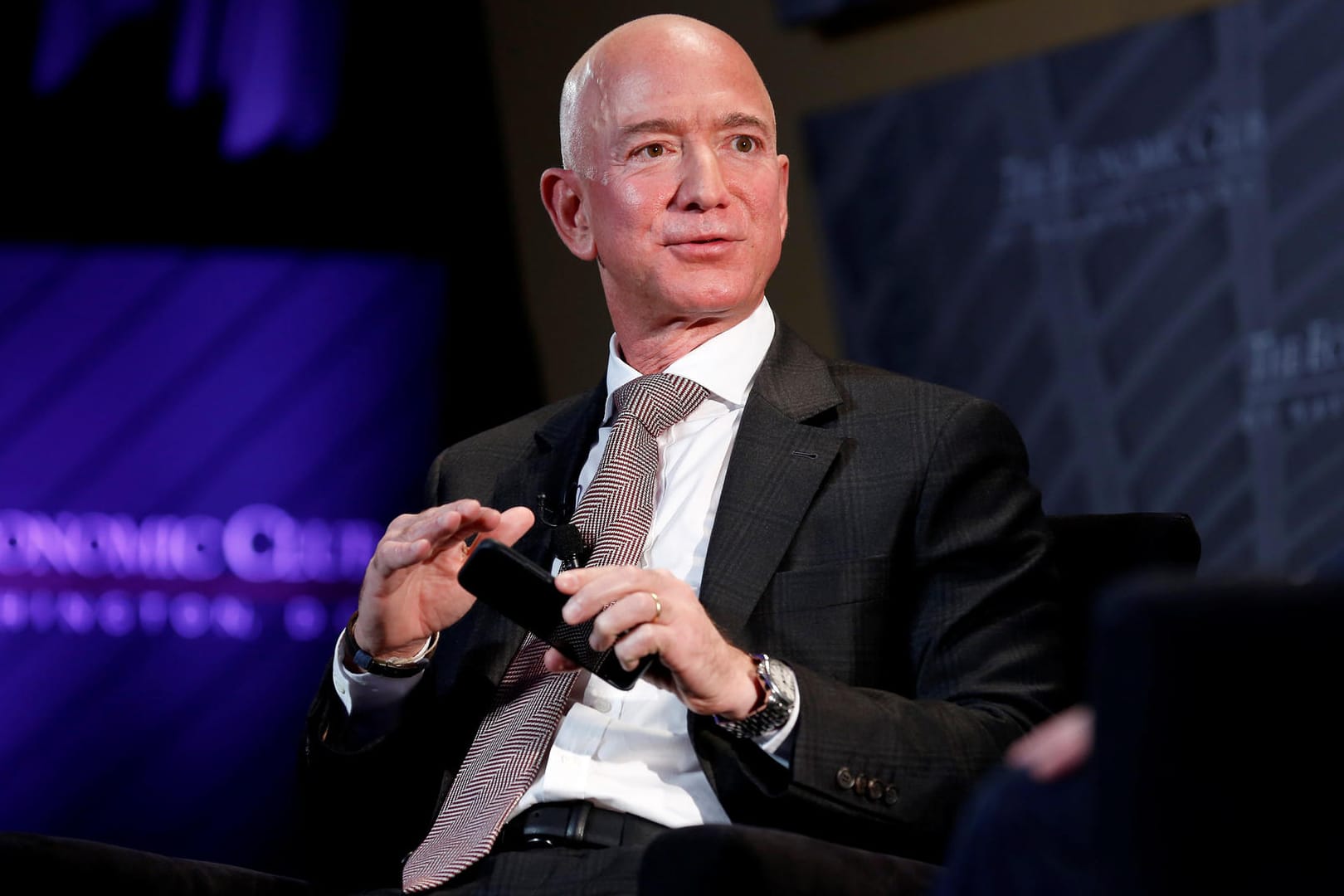 Jeff Bezos: Der Amazon-Gründer will zwei Milliarden US-Dollar an Obdachlose spenden.
