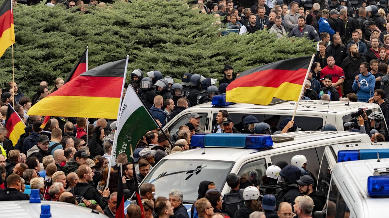 Demonstration von AfD, Pegida und Pro Chemnitz: In der sächsischen Stadt Chemnitz kam es zu Ausschreitungen von Rechtsextremen.