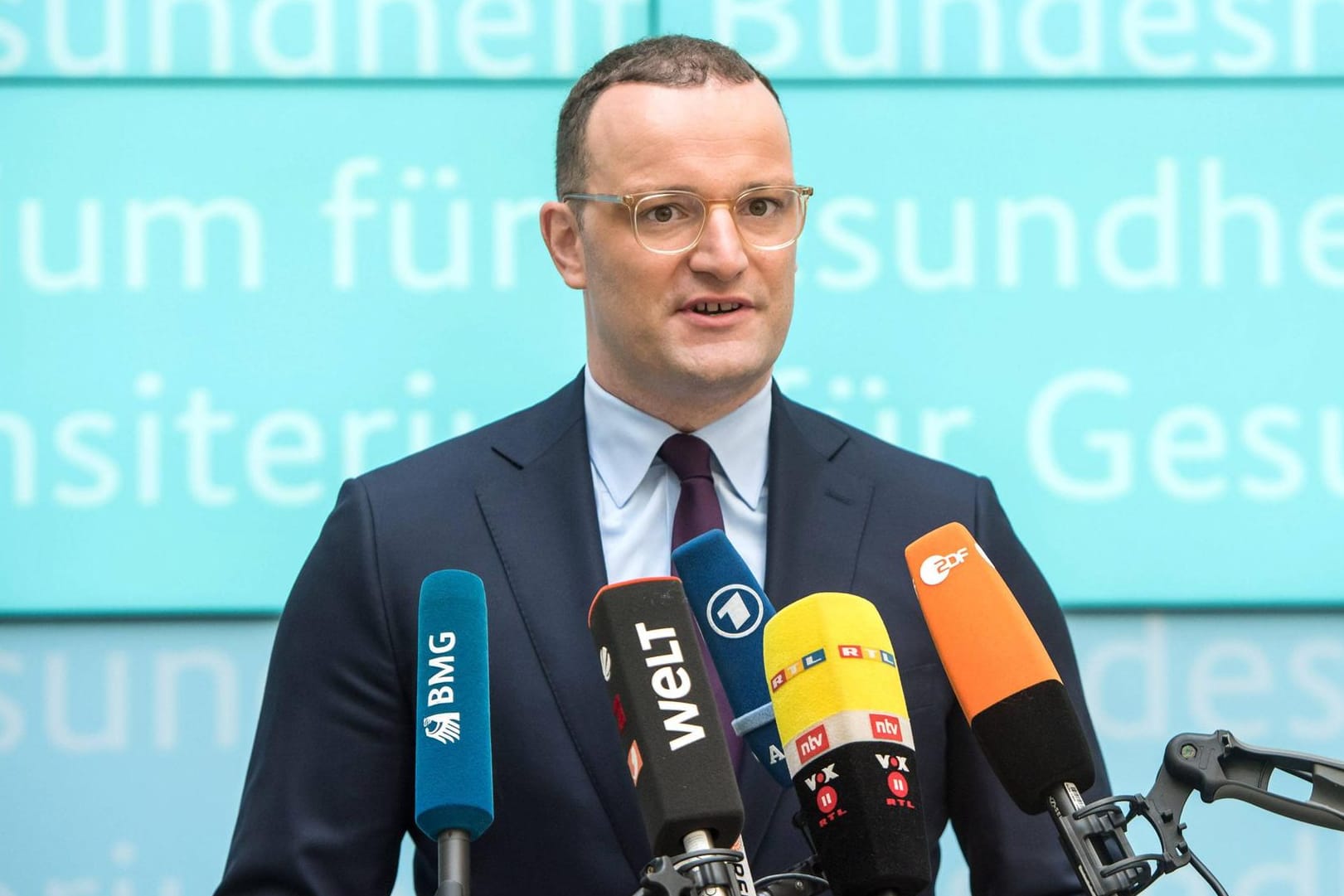 Jens Spahn: In seiner Biografie erfährt der Leser viel über das Privatleben des Politikers.