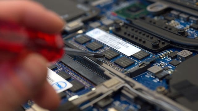 Vor allem moderne Betriebssysteme und Anwendungen funktionieren nur mit genügend Arbeitsspeicher ausreichend schnell. Vor allem moderne Betriebssysteme und Anwendungen funktionieren nur mit genügend Arbeitsspeicher ausreichend schnell.