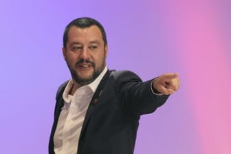 Italiens Innenminister Matteo Salvini stellt Deutschland weitere Bedingungen für ein Flüchtlingsabkommen.