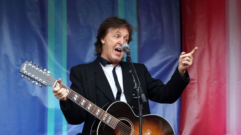Paul McCartney bei einem Konzert (Archivbild): Hamburg hat eine ganz besondere Verbindung zu der Musik-Legende.
