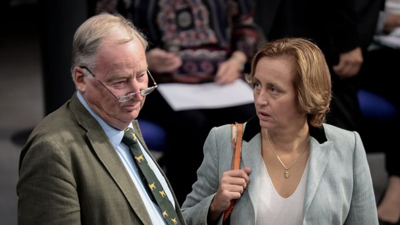 Alexander Gauland, Fraktionsvorsitzender der AfD, und Beatrix von Storch am Mittwoch im Deutschen Bundestag.