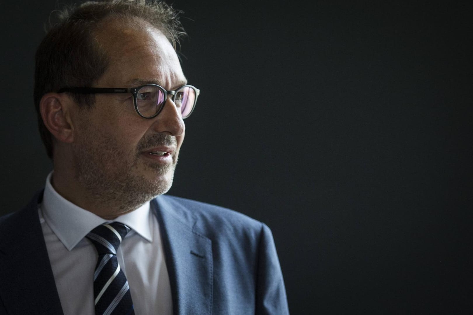 Alexander Dobrindt bei der Sommerklausur der CSU im Deutschen Bundestag: Der CSU-Politiker fordert die SPD auf, Abstand von ihrer Maaßen-Rücktrittsforderung zu nehmen.