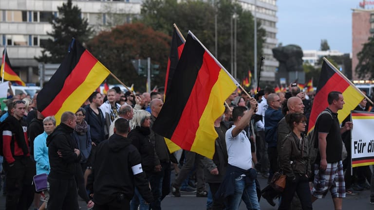 Demonstration in Chemnitz: Bei der Kundgebung kam es erneut zu Straftaten Rechtsextremer.