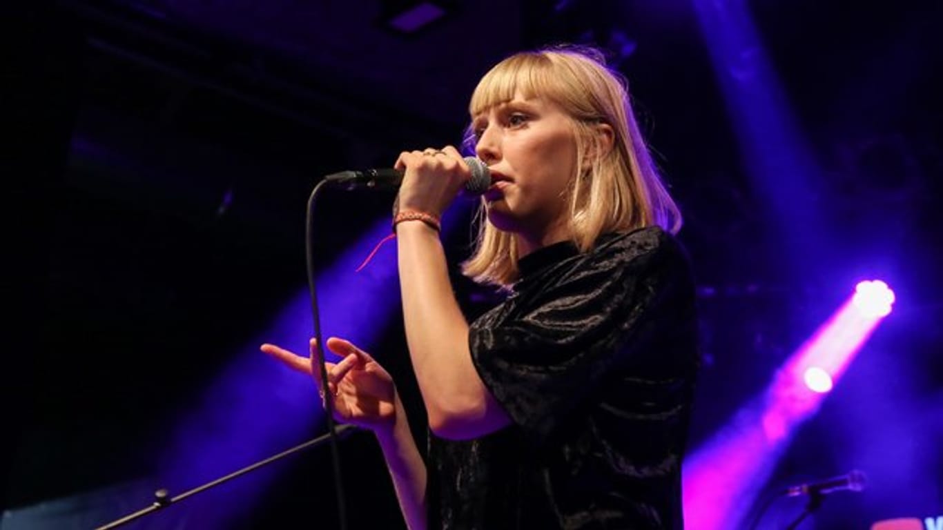 Singer-Songwriterin Lea hat mit ihrem zweiten Album ihren Frieden mit der Bezeichnung "Popmusik" gefunden.
