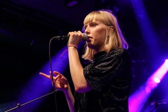 Singer-Songwriterin Lea hat mit ihrem zweiten Album ihren Frieden mit der Bezeichnung "Popmusik" gefunden.