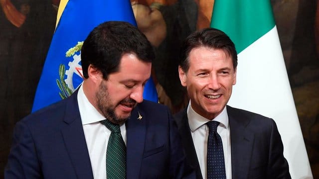 Regierungschef Giuseppe Conte (r. Regierungschef Giuseppe Conte (r.