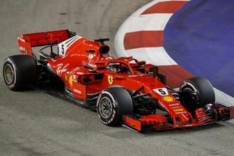 Sebastian Vettel auf dem Marina Bay Street Circuit in Singapur.