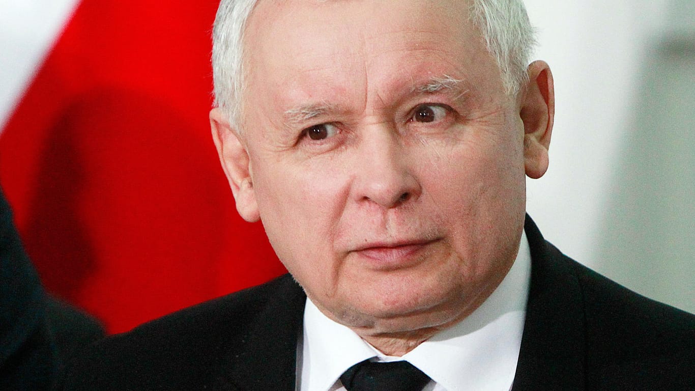 Im Hintergrund zieht Jaroslaw Kaczynski in der polnischen Politik die Fäden. Der ehemalige Ministerpräsident hat seit Mai keinen öffentlichen Auftritt mehr gehabt. Anhänger machen sich Sorgen.