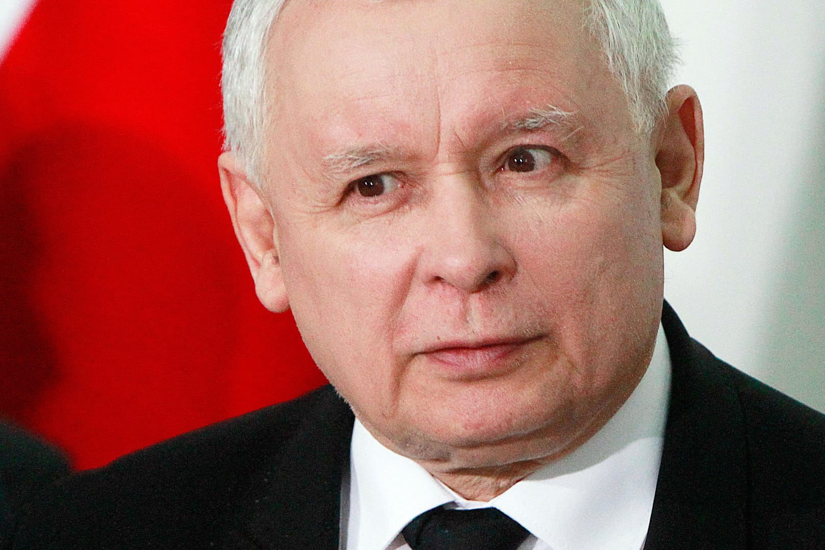 Im Hintergrund zieht Jaroslaw Kaczynski in der polnischen Politik die Fäden. Der ehemalige Ministerpräsident hat seit Mai keinen öffentlichen Auftritt mehr gehabt. Anhänger machen sich Sorgen.