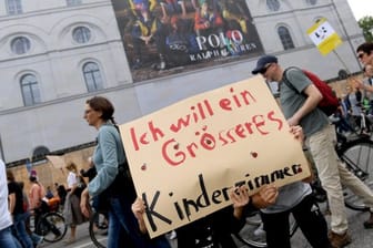 In München demonstrierten rund 7000 Menschen gegen Luxussanierungen und steigende Mieten.