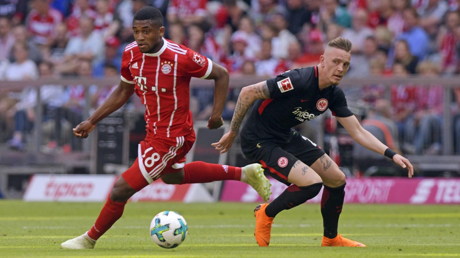 Franck Evina (l.) beim Duell gegen Eintracht Frankfurt in der vergangenen Saison.