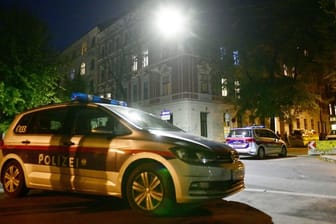 Ein Wagen der Polizei bei einem Einsatz in Wien.