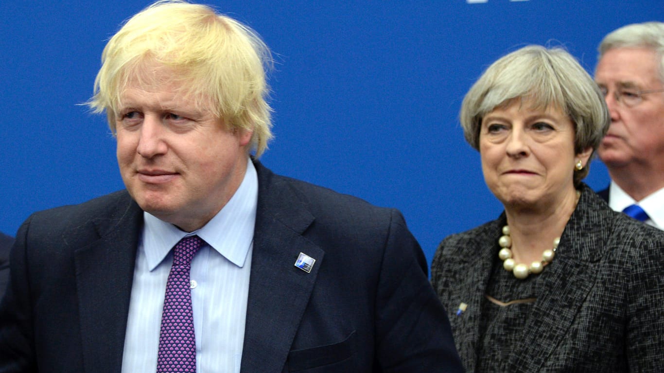 Boris Johnson und Theresa May: Wie lange kann sich die Premierministerin noch an der Macht halten?