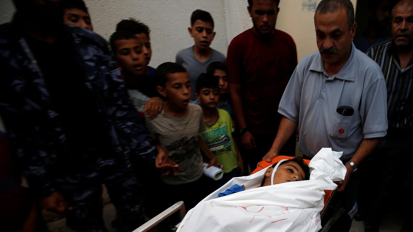 Ein 12-jähriger Palästinenser, der am Freitag ums Leben kam: Die israelische Armee und die Palästinenser geben sich gegenseitig die Schuld an der Tragödie.