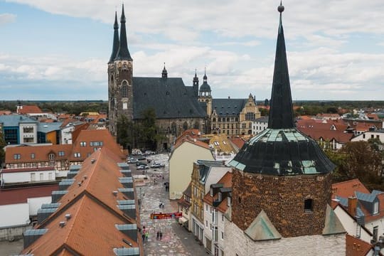 Eine Woche nach dem Herzinfarkt-Tod eines 22-Jährigen nach einem nächtlichen Streit finden in Köthen mehrere Demonstrationen statt.