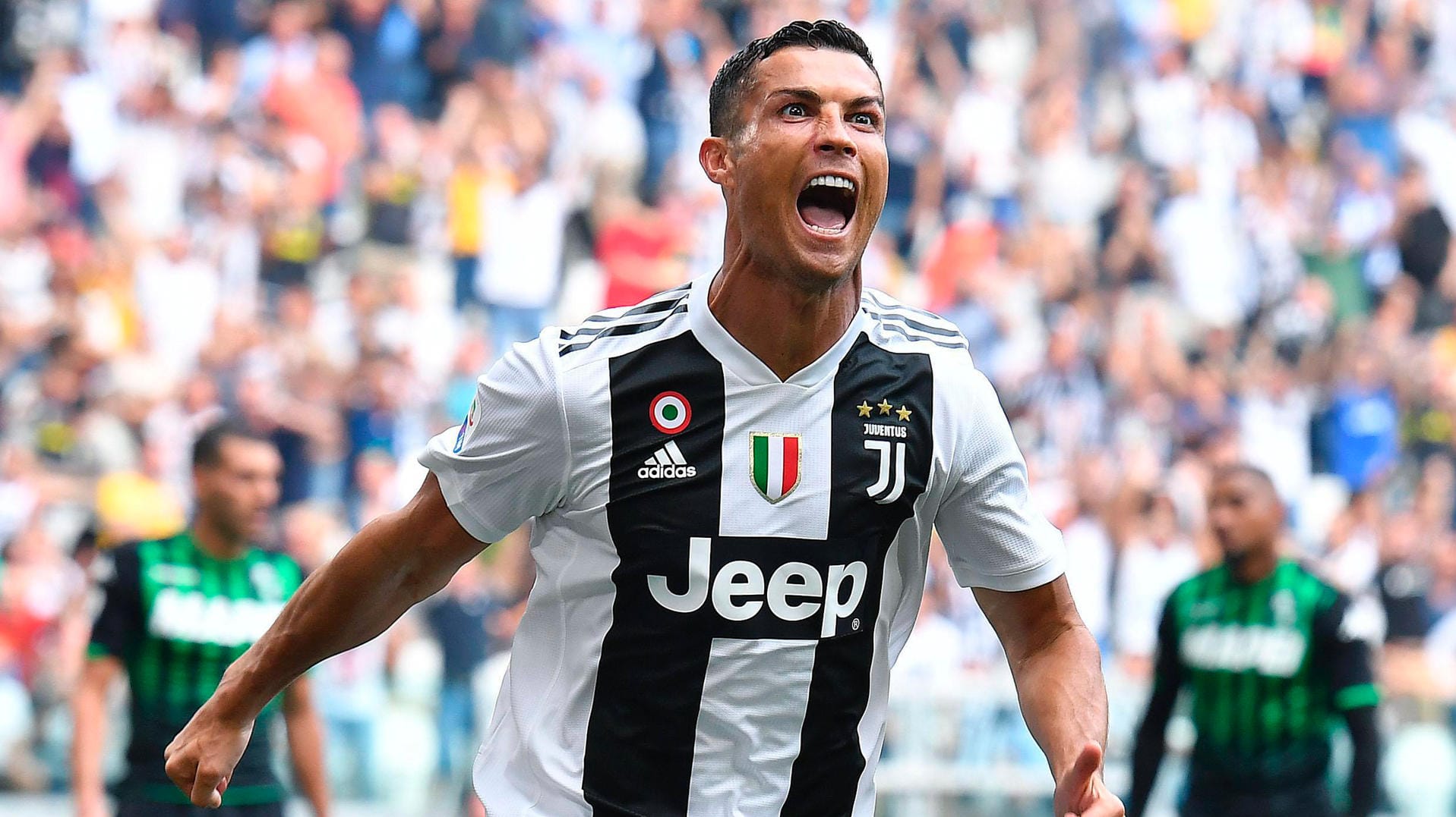 Ausgelassen bejubelt Cristiano Ronaldo seine ersten Tore für Juventus Turin.