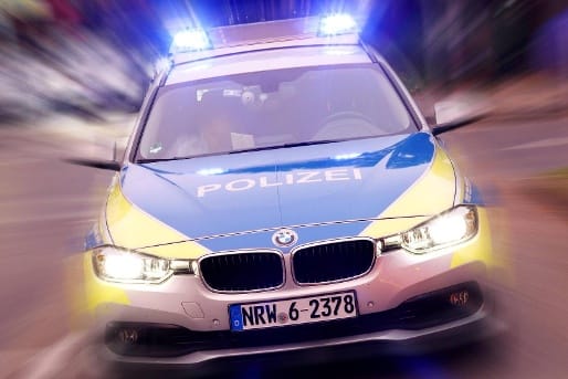 Polizei im Einsatz: In Frankfurt wurde ein 20-Jähriger vor einem Nachtclub von zwei Männern attackiert.