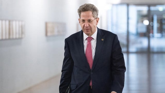 Die Sozialdemokraten pochen auf einen Abgang Maaßens, der wegen seiner Äußerungen zu den fremdenfeindlichen Vorfällen in Chemnitz in die Kritik geraten ist.