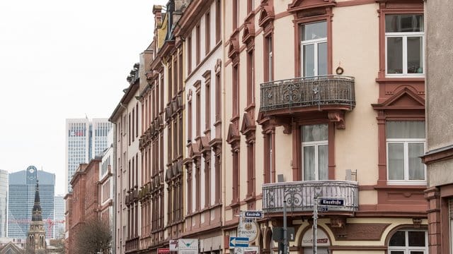 Nach Schätzungen von Immobilienverbänden müssten in Deutschland 350. Nach Schätzungen von Immobilienverbänden müssten in Deutschland 350.