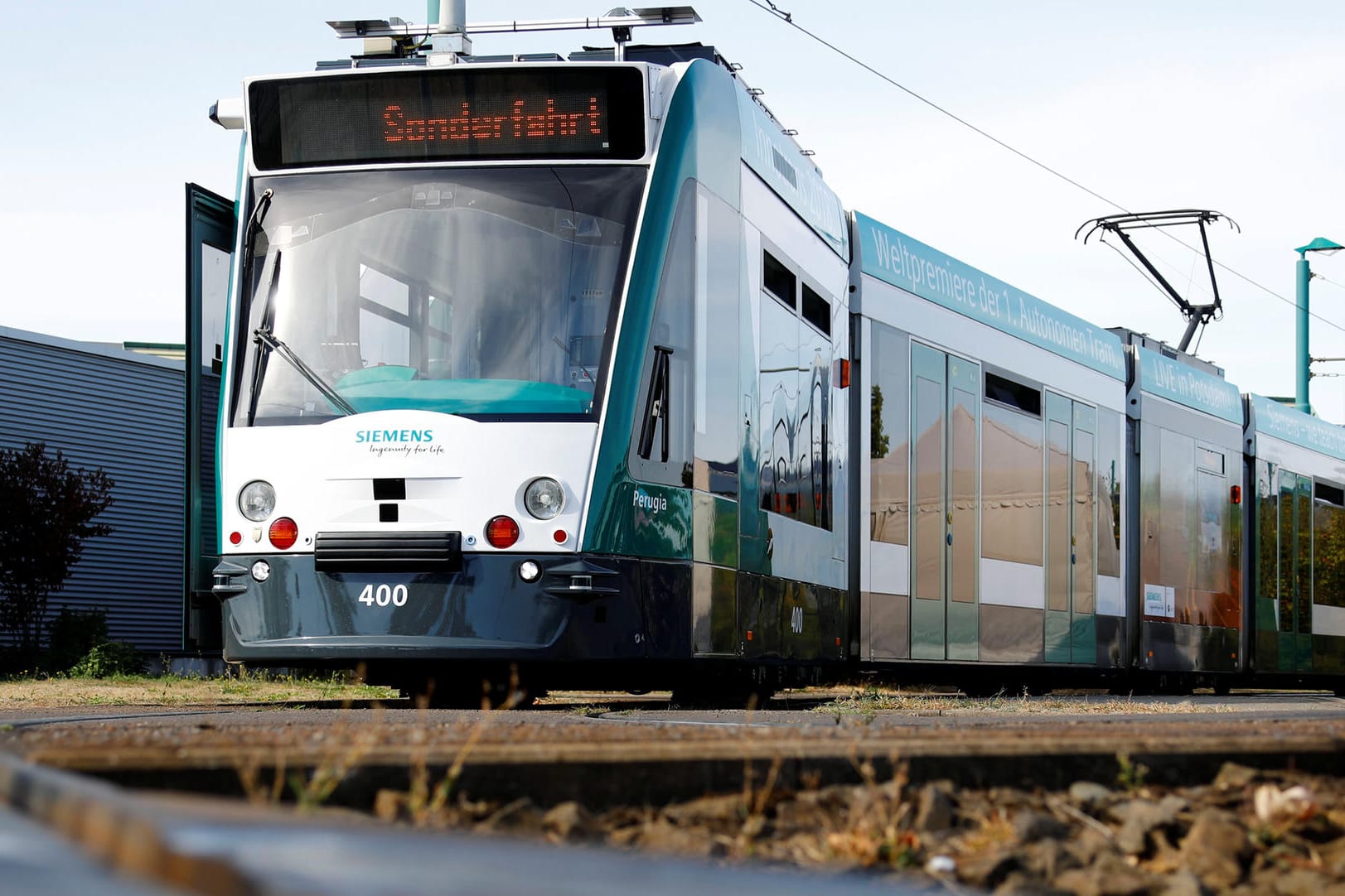 Combino in Fahrt: Die erste autonome Straßenbahn der Welt startet jetzt in Potsdam.