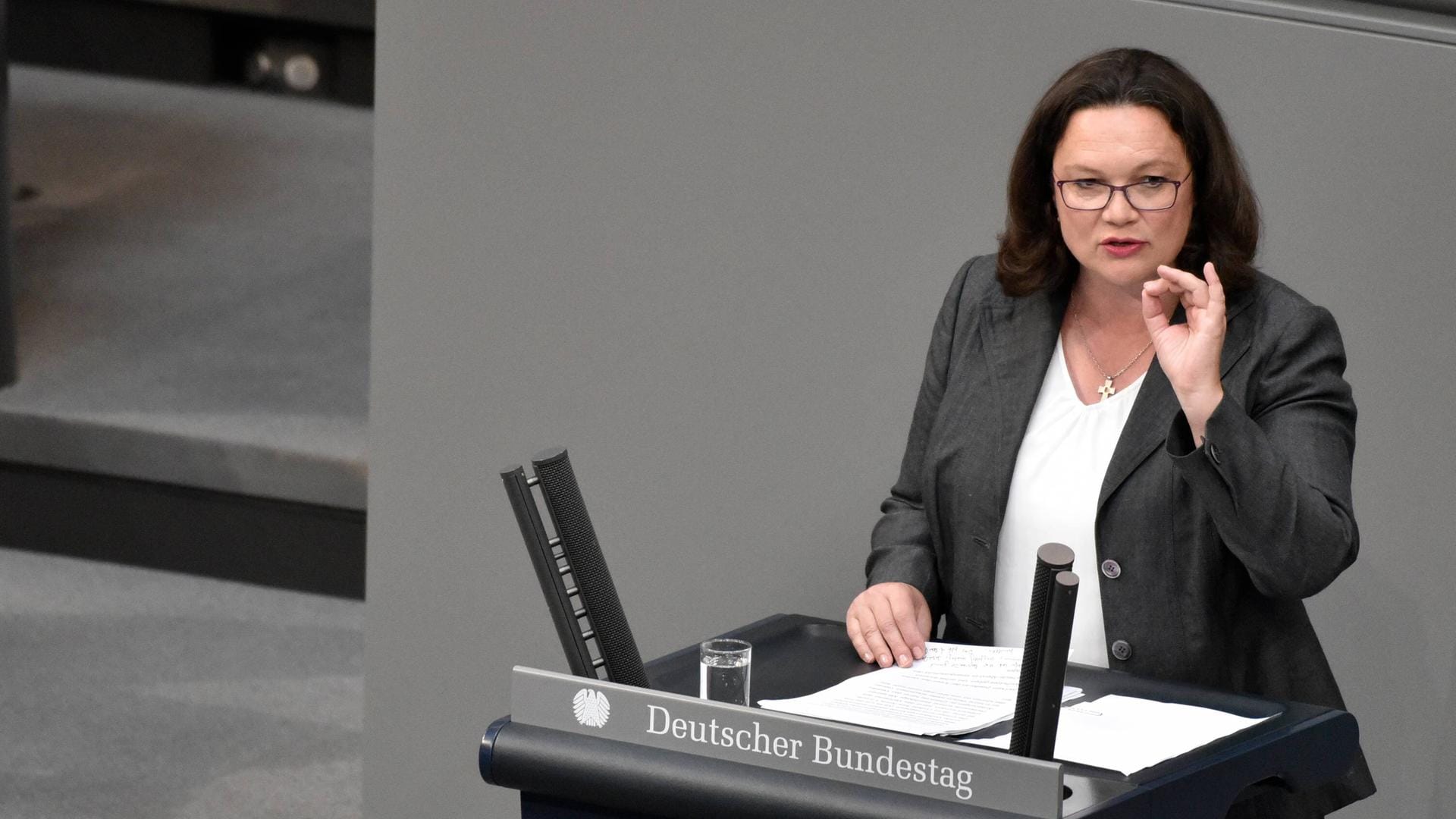 Andrea Nahles im Bundestag: Für die SPD-Chefin ist klar, dass Verfassungsschutz-Chef Maaßen gehen muss.