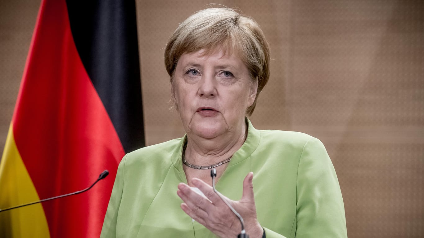 Angela Merkel in Algerien: Bei ihrem Auslandsbesuch wollte die Kanzlerin den Medienbericht über die Entlassung von Maaßen nicht kommentieren.