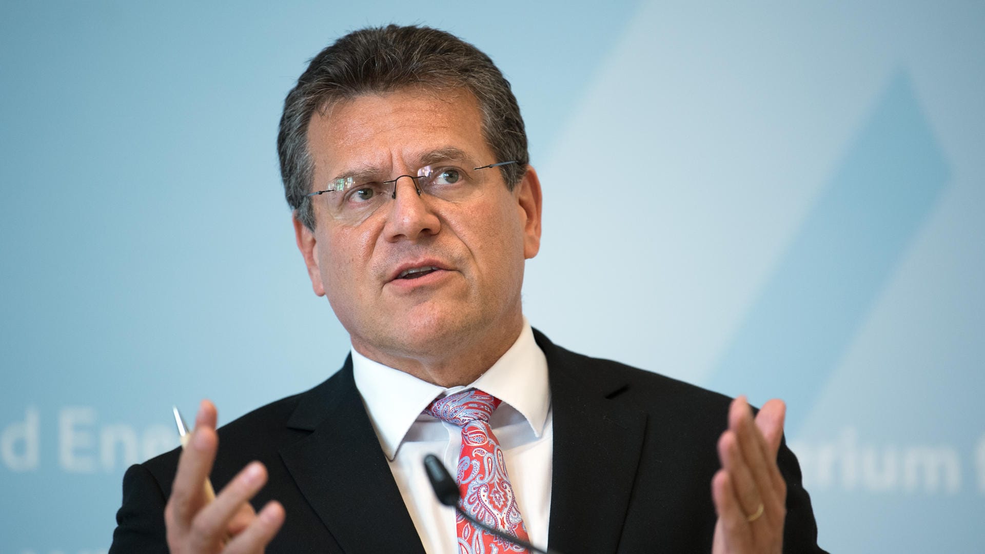 Maros Sefcovic, Vizepräsident der EU-Kommission, spricht während einer Pressekonferenz (Archivbild): Sefcovic hat Kreisen zufolge Interesse an der Spitzenkandidatur der Sozialdemokraten (S&D) bei der Europawahl 2019.