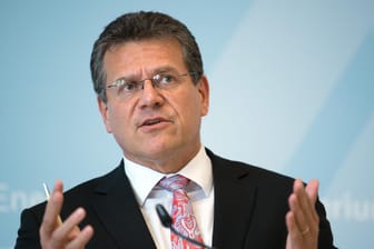 Maros Sefcovic, Vizepräsident der EU-Kommission, spricht während einer Pressekonferenz (Archivbild): Sefcovic hat Kreisen zufolge Interesse an der Spitzenkandidatur der Sozialdemokraten (S&D) bei der Europawahl 2019.