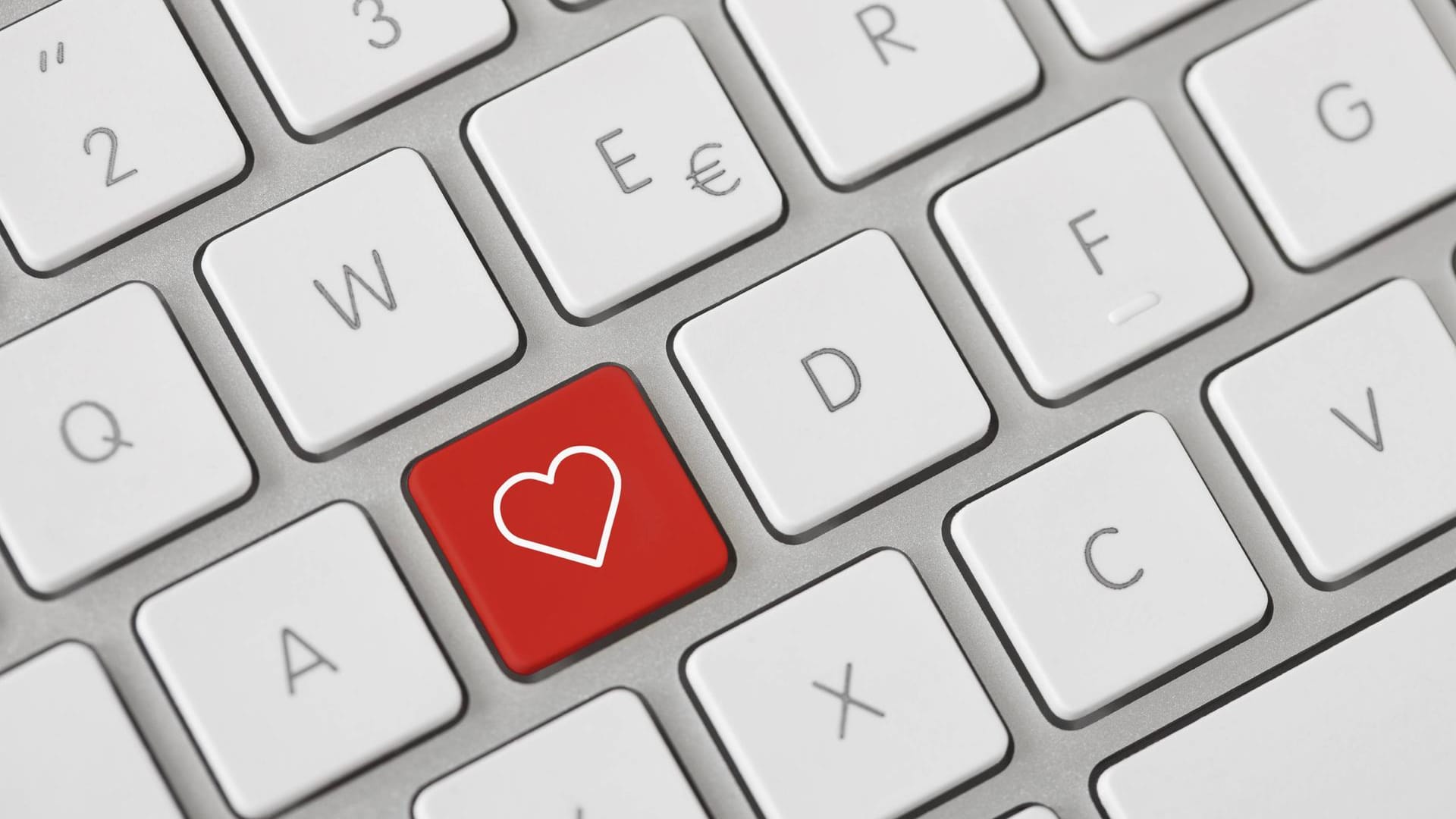 Eine Computertastatur (Symbolfoto). In einem Internetportal gaben die Betrüger an, viel Gold zu besitzen und das Geld zurückzuzahlen. Dazu kam es nie. Eine Computertastatur (Symbolfoto). In einem Internetportal gaben die Betrüger an, viel Gold zu besitzen und das Geld zurückzuzahlen. Dazu kam es nie.