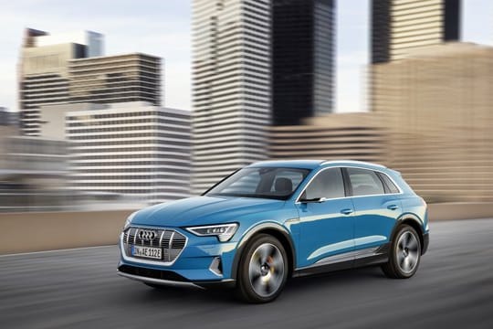 Schwimmt mit dem Strom: Auch Audis erstes rein elektrisches Auto für die Serie kommt wie einige Konkurrenten im SUV-Format.